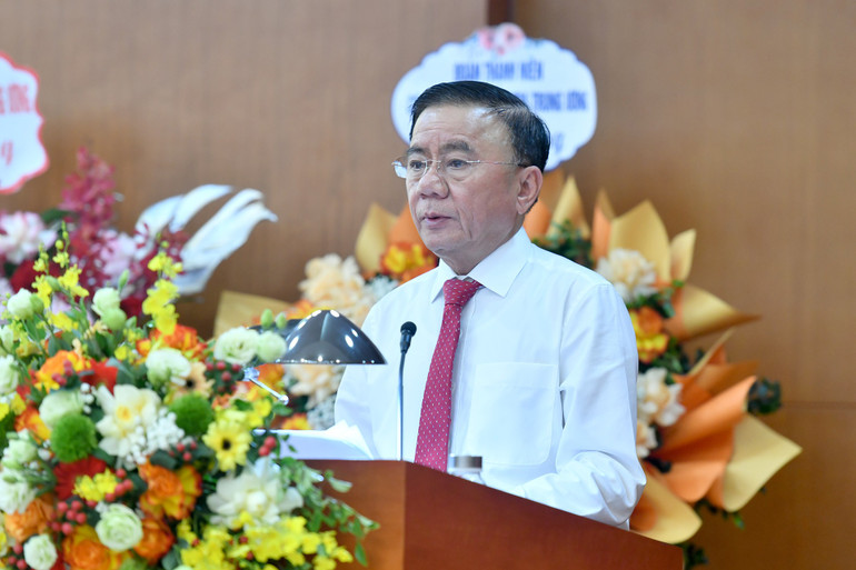Đồng chí Trần Cẩm Tú, Ủy viên Bộ Chính trị, Thường trực Ban Bí thư, Bí thư Đảng ủy các cơ quan Đảng Trung ương phát biểu chỉ đạo Đại hội. (Ảnh: ĐĂNG KHOA) anh-3.jpg