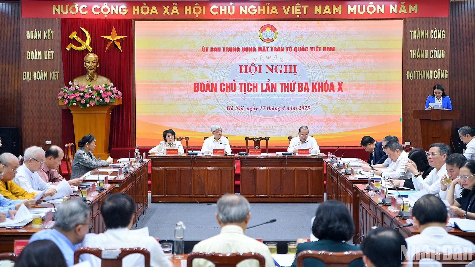 Toàn cảnh Hội nghị.