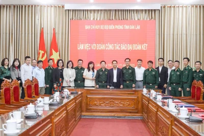 Quang cảnh buổi làm việc. (Ảnh: Quang Vinh)