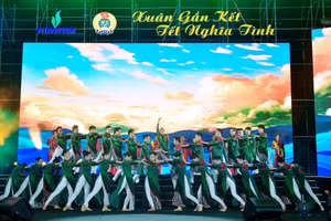 Một tiết mục văn nghệ trong chương trình "Xuân gắn kết-Tết nghĩa tình".