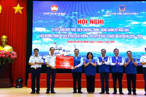 Đoàn công tác Thành phố Hồ Chí Minh trao tặng các công trình, phần việc hỗ trợ đời sống cán bộ, chiến sĩ, tiêu biểu như công trình “Vườn rau công nghệ cao” cùng nhiều hạng mục phục vụ sinh hoạt.