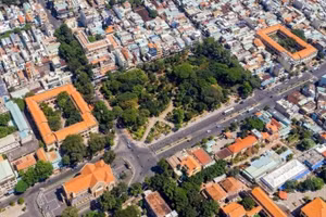 Hiện trang khu đất ở số 21 Thống Nhất, phường Vũng Tàu- là khu đất có nhiều cây xanh trong hình. 