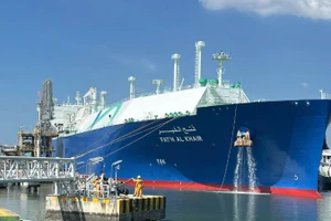 Tàu Fat’h Al Khair 63.000 tấn chở LNG cập cảng Kho cảng LNG Thị Vải.