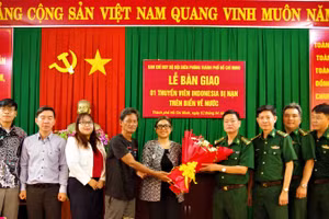 Quang cảnh lễ bàn giao. 