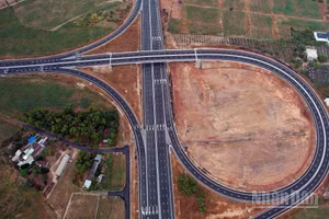 Cao tốc Biên Hòa-Vũng Tàu đoạn qua Thành phố Hồ Chí Minh (dự án thành phần 3, dài khoảng 19,5km) đã xong, chờ dự án thành phần 1 và 2 (qua Đồng Nai) để thông xe toàn tuyến.