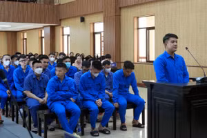 Các bị cáo tại phiên tòa.