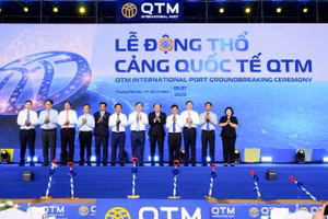 Phó Thủ tướng Thường trực Phạm Gia Túc cùng lãnh đạo bộ, ngành, tỉnh, thành phố tại lễ động thổ. 