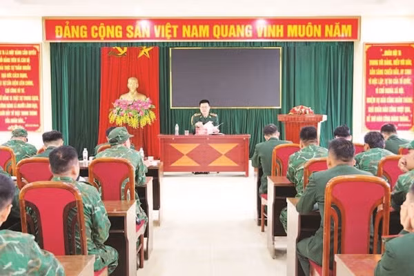 Lãnh đạo Ban Chỉ huy Bộ đội Biên phòng tỉnh Cao Bằng quán triệt, giao nhiệm vụ cho lực lượng Đồn Trà Lĩnh. (Ảnh VĂN TUẤN)
