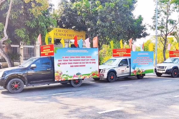 Sở An toàn thực phẩm ra quân tuyên truyền nhân Tháng hành động vì an toàn thực phẩm năm 2026.