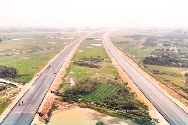 Tuyến đường Vành đai 4 - Vùng Thủ đô đang gấp rút hoàn thành.