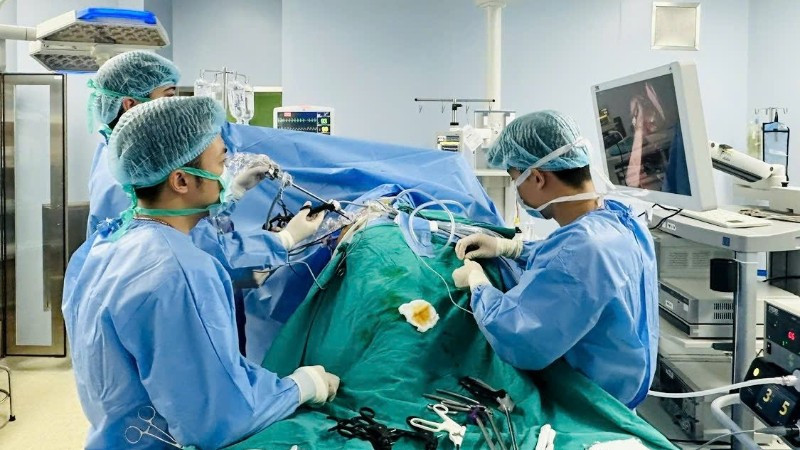 Ca mổ ghép thận tự thân tại Bệnh viện Trung ương Quân đội 108.