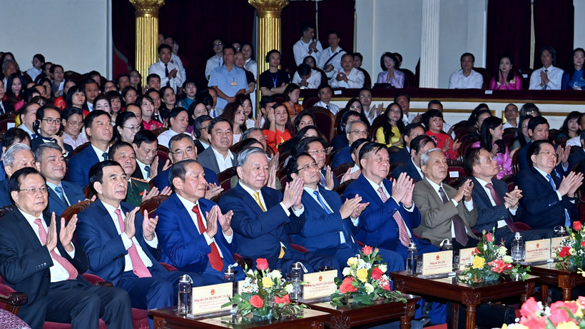 Tổng Bí thư Tô Lâm, Thủ tướng Chính phủ Phạm Minh Chính và các đồng chí lãnh đạo, nguyên lãnh đạo Đảng, Nhà nước dự lễ kỷ niệm.