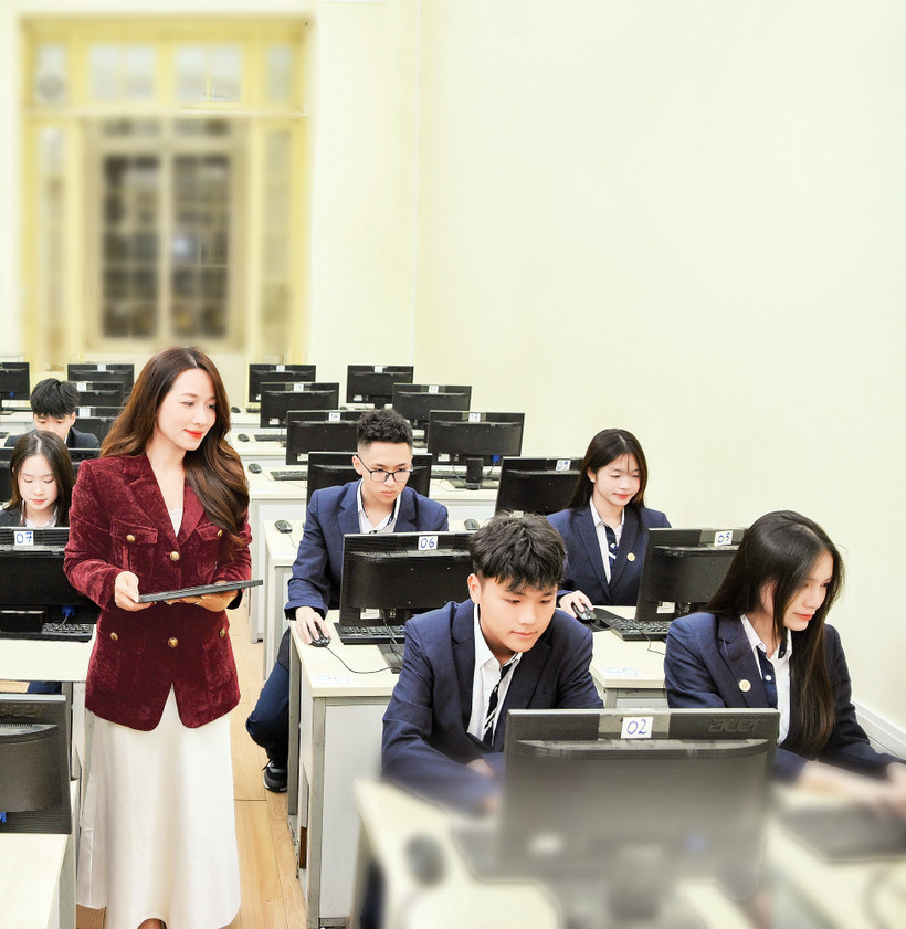 Trong kỷ nguyên AI, vị thế của nhà giáo không hề bị lu mờ mà ngược lại, càng được nâng cao ở khía cạnh định hướng giá trị. Ảnh Thế Đại