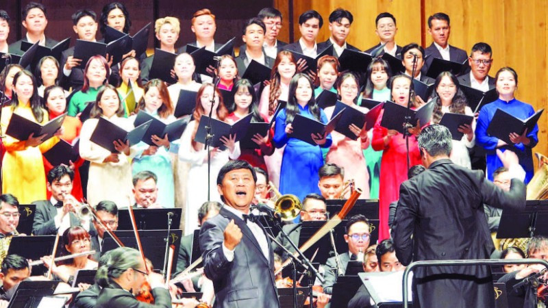 Nghệ sĩ Nhân dân Tạ Minh Tâm tham gia Liên hoan nghệ thuật "Giai điệu mùa thu" năm 2025. (Ảnh MẠNH HẢO)