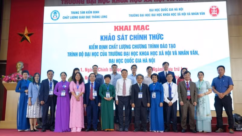 Đoàn đánh giá ngoài thuộc Trung tâm Kiểm định chất lượng giáo dục Thăng Long tiến hành kiểm định chất lượng một số chương trình đào tạo của Trường Đại học Khoa học Xã hội và Nhân văn (Đại học Quốc gia Hà Nội). 