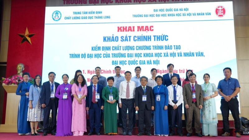 Đoàn đánh giá ngoài thuộc Trung tâm Kiểm định chất lượng giáo dục Thăng Long tiến hành kiểm định chất lượng một số chương trình đào tạo của Trường Đại học Khoa học Xã hội và Nhân văn (Đại học Quốc gia Hà Nội). 