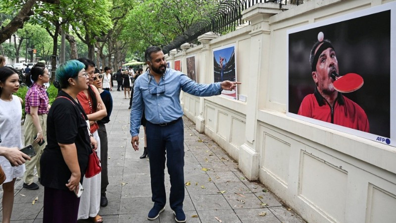 Photo Hanoi '23 thu hút đông đảo khách tham quan. 