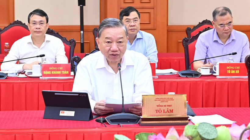 Tổng Bí thư Tô Lâm phát biểu chỉ đạo tại cuộc làm việc với Ban Thường vụ Đảng ủy Quốc hội. 
