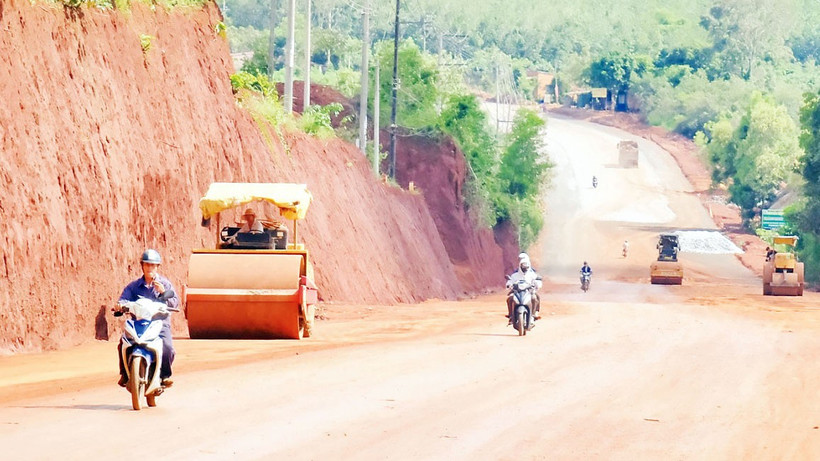 Giao thông nông thôn ở xã Tân Lợi, tỉnh Ðồng Nai ngày càng được mở rộng.