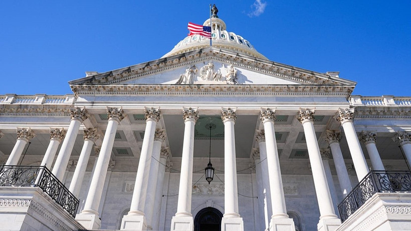 Phía sau cánh cửa