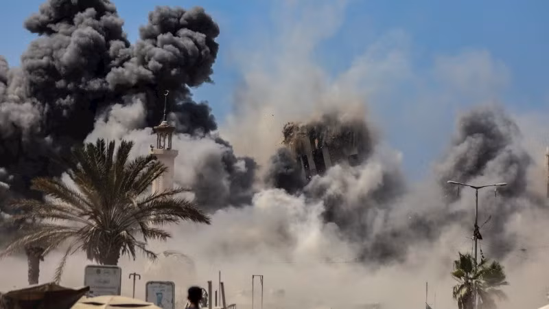 Một cuộc không kích trút xuống Dải Gaza.