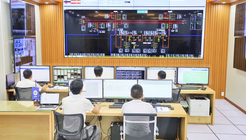 Phòng điều độ Công ty điện lực Hưng Yên điều hành phân phối điện.