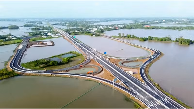 Hạ tầng giao thông hiện đại, kết nối đồng bộ sẽ tạo cú hích thu hút FDI vào miền Tây. Ảnh: Phương Bằng 