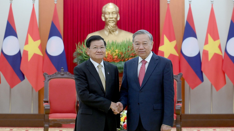 Tổng Bí thư Tô Lâm gặp Tổng Bí thư, Chủ tịch nước Lào Thongloun Sisoulith.