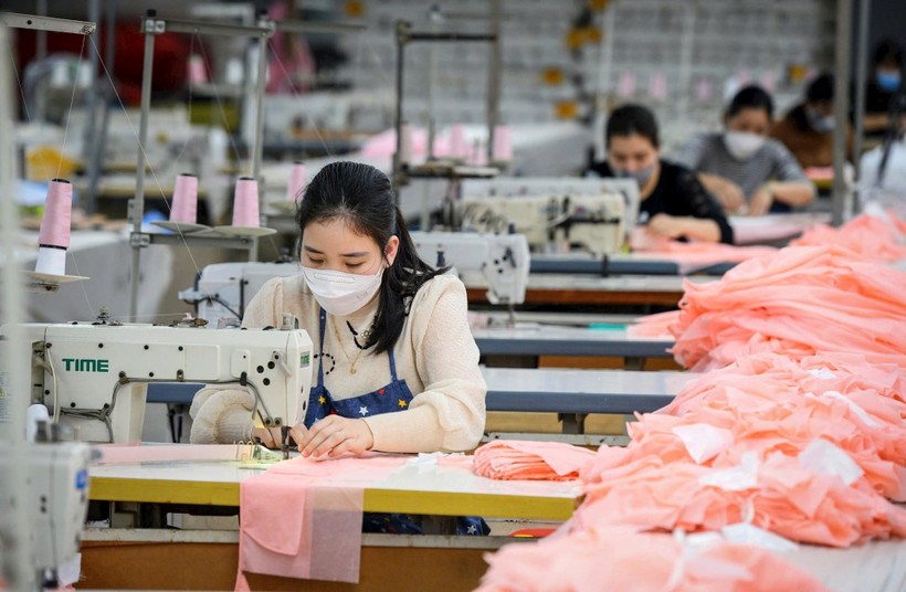 Ngay sau Tết, ở hầu hết các cơ quan, doanh nghiệp trên khắp cả nước, người lao động đều đã nhanh chóng trở lại nhịp độ công việc bình thường. (Ảnh Thành Đạt)