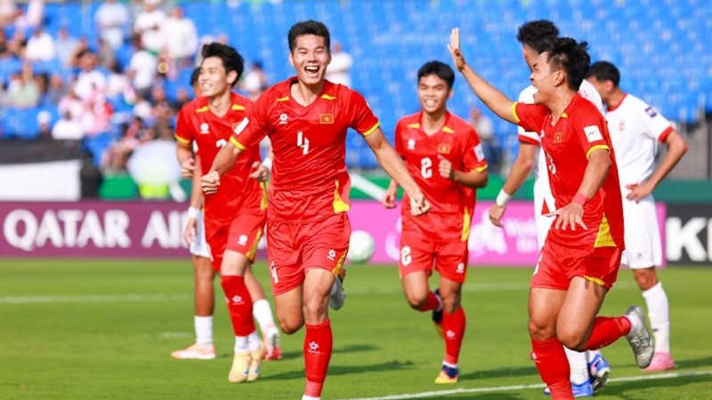 Hiểu Minh ghi bàn thắng sau pha đá phạt góc. Ảnh: Ted Trần 