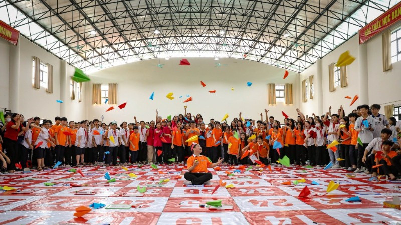 Để trẻ em Việt Nam có thể vững bước trong một tương lai thế giới đầy biến động, chúng ta cần trang bị những hành trang phù hợp cho các em từ hôm nay. (Ảnh UNICEF)