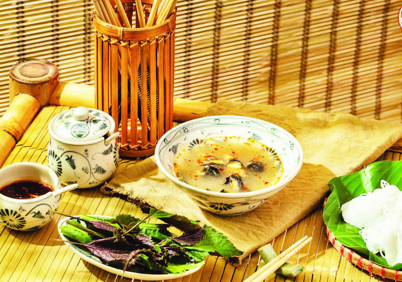 Bún ốc nguội là món ăn thanh nhã, đặc trưng của Hà Nội.