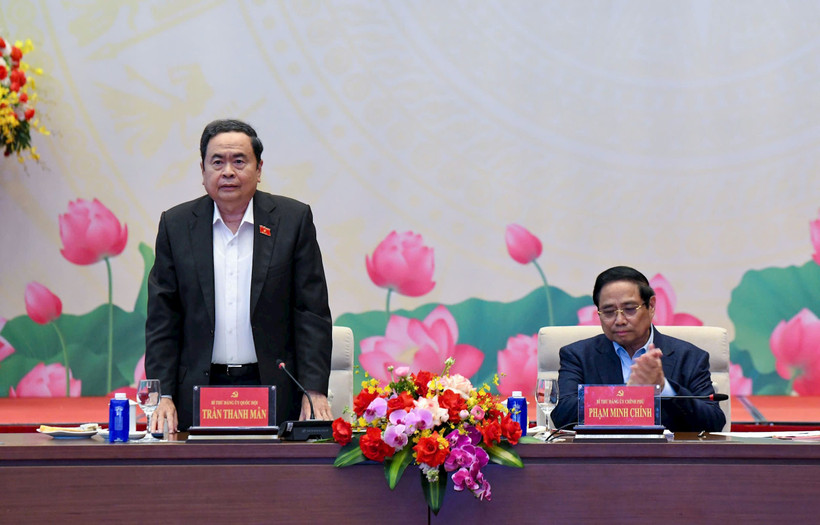 Chiều 9/3, tại Hà Nội, Bí thư Đảng ủy Quốc hội, Chủ tịch Quốc hội Trần Thanh Mẫn và Bí thư Đảng ủy Chính phủ, Thủ tướng Chính phủ Phạm Minh Chính đồng chủ trì Hội nghị Ban Thường vụ Đảng ủy Quốc hội với Ban Thường vụ Đảng ủy Chính phủ về nội dung, chương trình kỳ họp thứ nhất, Quốc hội khóa XVI. (Ảnh Duy Linh)