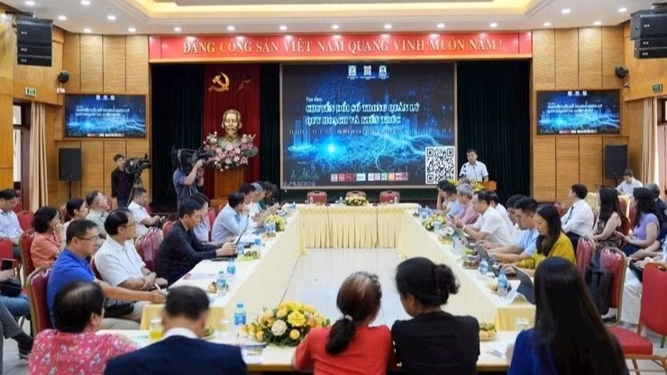 Nhiều cuộc tọa đàm được tổ chức, nhằm đóng góp ý kiến cho chuyển đổi số quy hoạch đô thị tại Hà Nội. (Ảnh DIÊN KHÁNH)