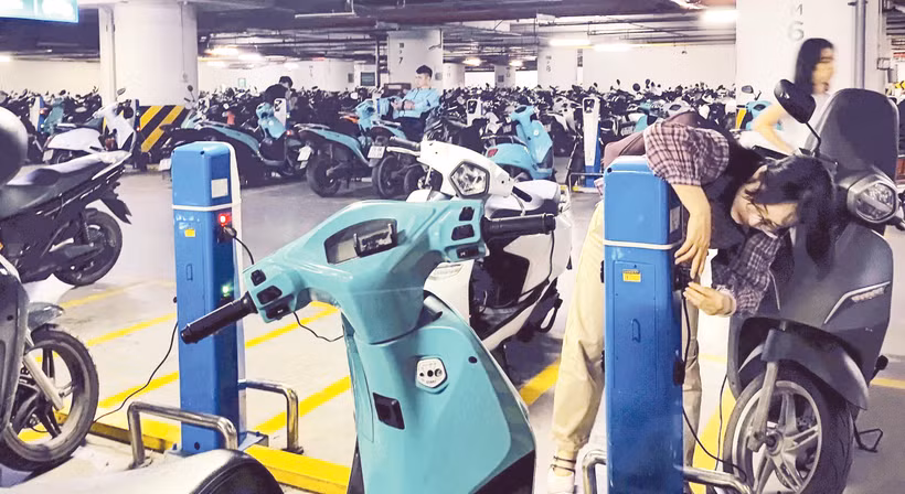 Chung cư 304 Kim Mã (Hà Nội), một nơi hiếm hoi bố trí trạm sạc tại các tầng hầm. (Ảnh VĂN HỌC)