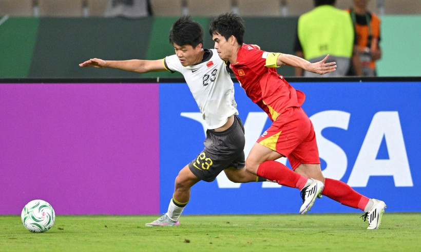 Dù thất bại ở trận bán kết, Khuất Văn Khang (bên phải) và Đội tuyển U23 Việt Nam vẫn cho thấy tiềm năng phát triển.