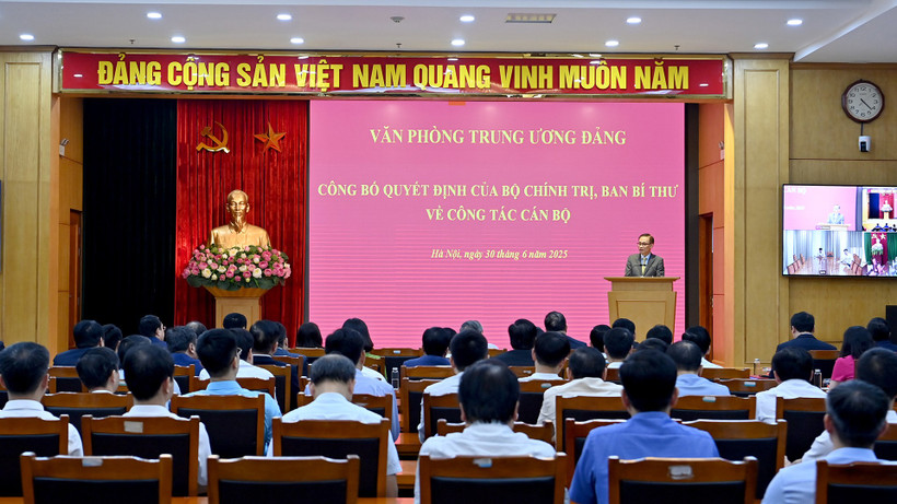 Văn phòng Trung ương Đảng công bố quyết định của Bộ Chính trị, Ban Bí thư về công tác cán bộ.