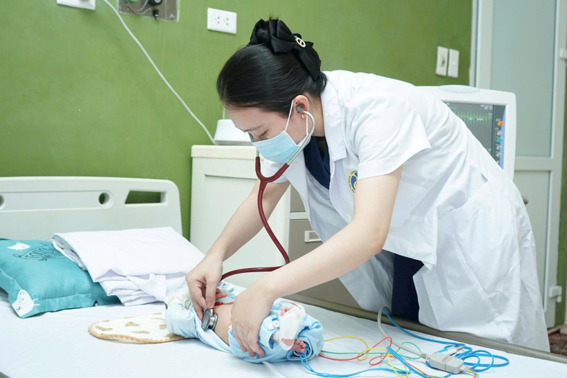 Khám, chữa bệnh tại Bệnh viện E (Hà Nội). (Ảnh THANH XUÂN)