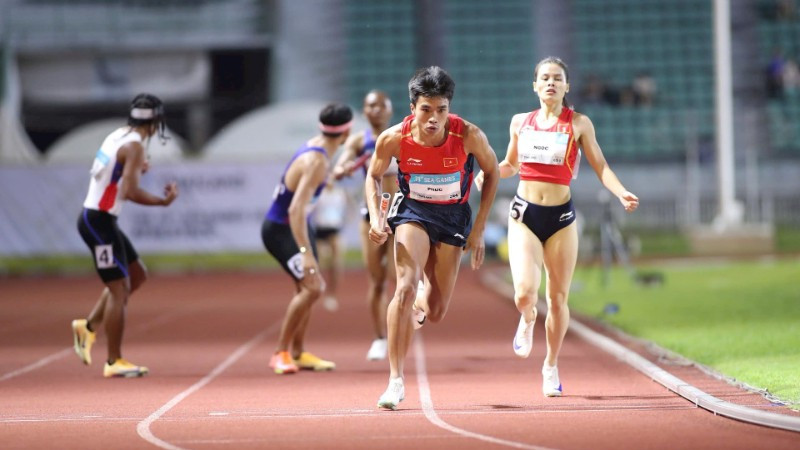Đội hình chạy tiếp sức nội dung 4x400m hỗn hợp đã phá sâu kỷ lục SEA Games.