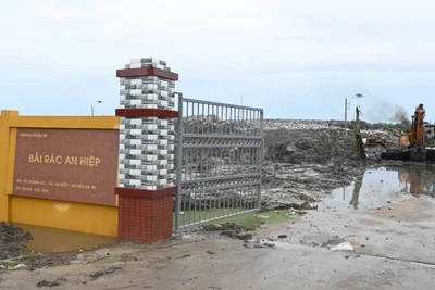 Bãi rác An Hiệp thường xuyên ô nhiễm môi trường khiến người dân bức xúc. (Ảnh: HOÀNG TRUNG)