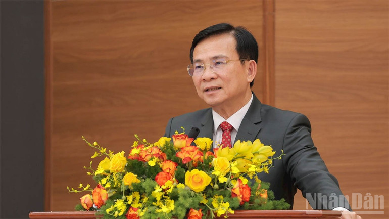Chủ tịch Ủy ban nhân dân tỉnh Lâm Đồng Hồ Văn Mười nhấn mạnh, các cán bộ được điều động, bổ nhiệm lần này đều có trình độ, chuyên môn vững vàng, được rèn luyện, thử thách qua nhiều vị trí công tác. ndo_br_1.jpg