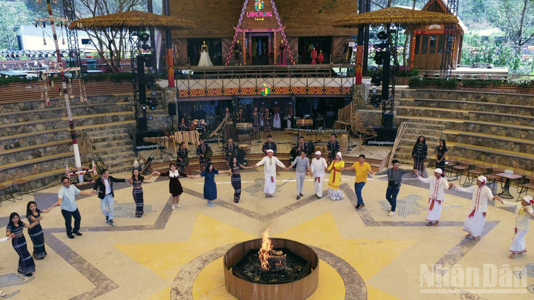 Đoàn famtrip trải nghiệm văn hóa các dân tộc bản địa tại Lâm Đồng. ndo_br_15.jpg