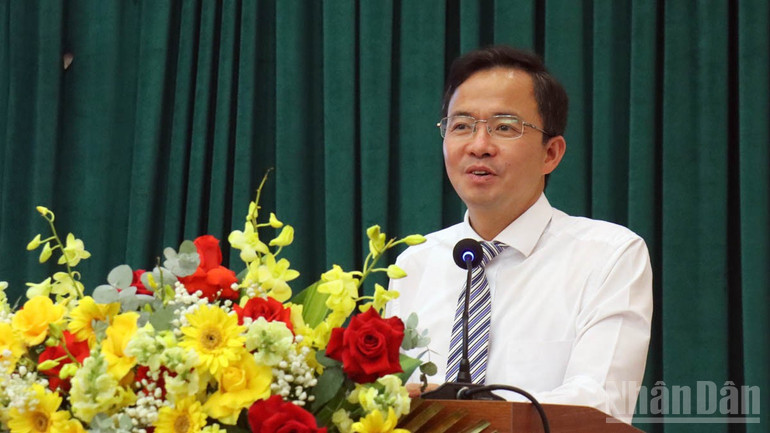 Giám đốc Sở Văn hóa, Thể thao và Du lịch tỉnh Lâm Đồng Nguyễn Văn Lộc phát biểu khai mạc. ndo_br_8.jpg