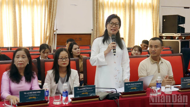 Chuyên gia du lịch phát biểu tại hội nghị. ndo_br_1.jpg