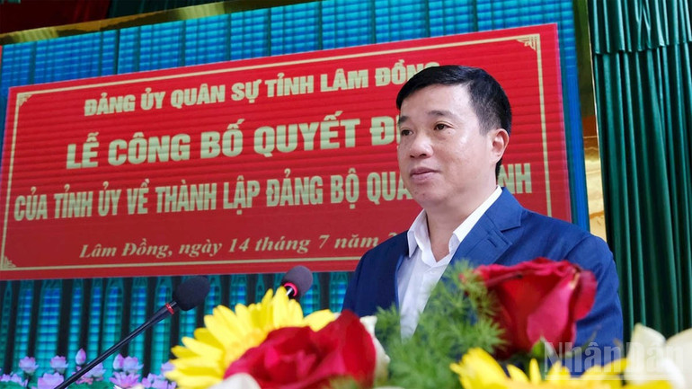 Đồng chí Y Thanh Hà Niê Kđăm phát biểu ý kiến tại hội nghị. ndo_br_2.jpg