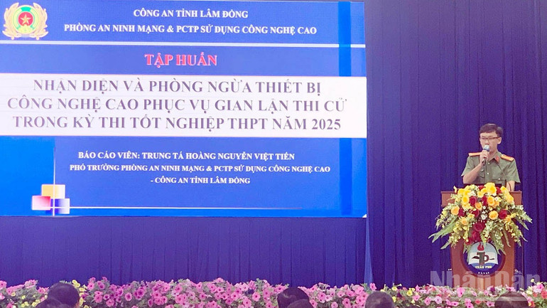 Trung tá Hoàng Nguyễn Việt Tiến thông tin chuyên đề “Nhận diện và phòng ngừa thiết bị công nghệ cao phục vụ gian lận thi cử trong Kỳ thi tốt nghiệp trung học phổ thông năm 2025”. ndo_br_1.jpg