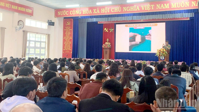 Các thiết bị công nghệ cao sử dụng để gian lận thi cử với thiết kế rất tinh vi, đa dạng chủng loại. ndo_br_4.jpg