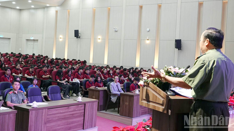 Chương trình thu hút sự tham gia của hơn 400 sinh viên, giảng viên và cán bộ Trường Đại học Yersin Đà Lạt. ndo_br_3.jpg