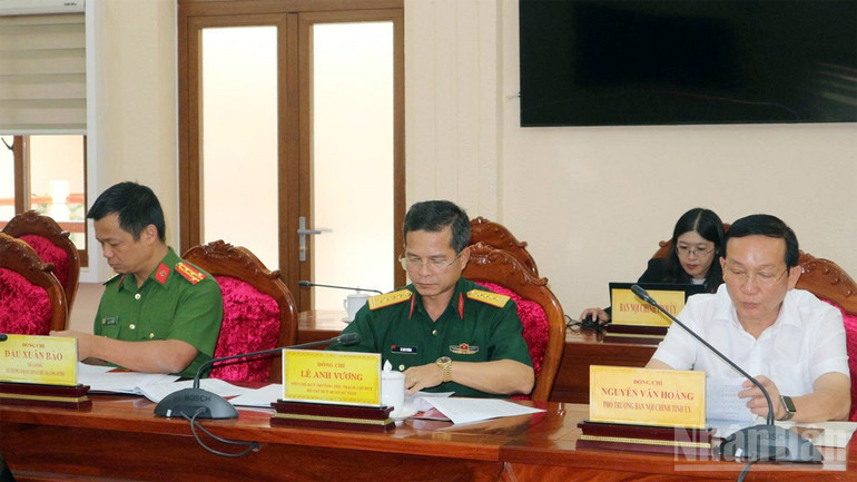 Các thành viên Ban Chỉ đạo phòng, chống tham nhũng, lãng phí, tiêu cực tỉnh Lâm Đồng tham dự phiên họp. (Ảnh: N.T) ndo_br_bcd-3.jpg