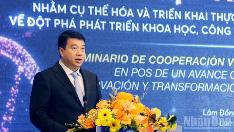 Đồng chí Y Thanh Hà Niê Kđăm, Ủy viên Trung ương Đảng, Bí thư Tỉnh ủy Lâm Đồng phát biểu khai mạc hội thảo. ndo_br_14.jpg
